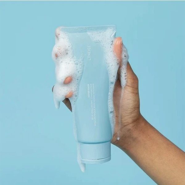 Laneige – Water Bank Blue Hyaluronic Cleansing Foam 01